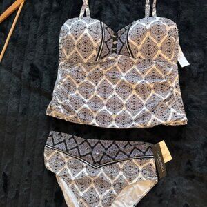 La Blanca Oasis black & white two piece tankini bikini, 18W top & 16 bottom, NWT